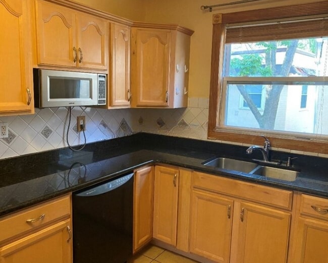 Building Photo - 52 Sacramento St Unit 1T