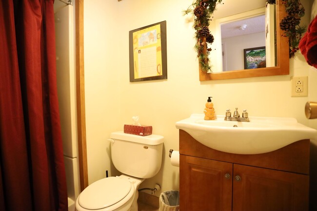 Photo - Seasonal 6 Month Lease Available! $1,700/ mo Charming Two-Bedroom Condo in Waterville, NH!