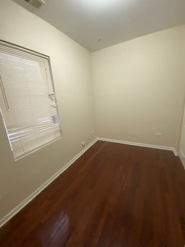Photo - 7654 S Colfax Ave Unidad 2