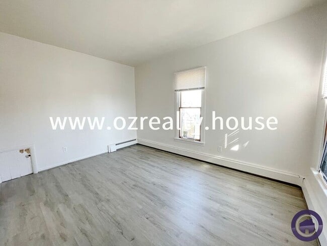 Photo - 215 E Reed Ave