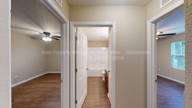 Photo - 711 Cahoon Rd N