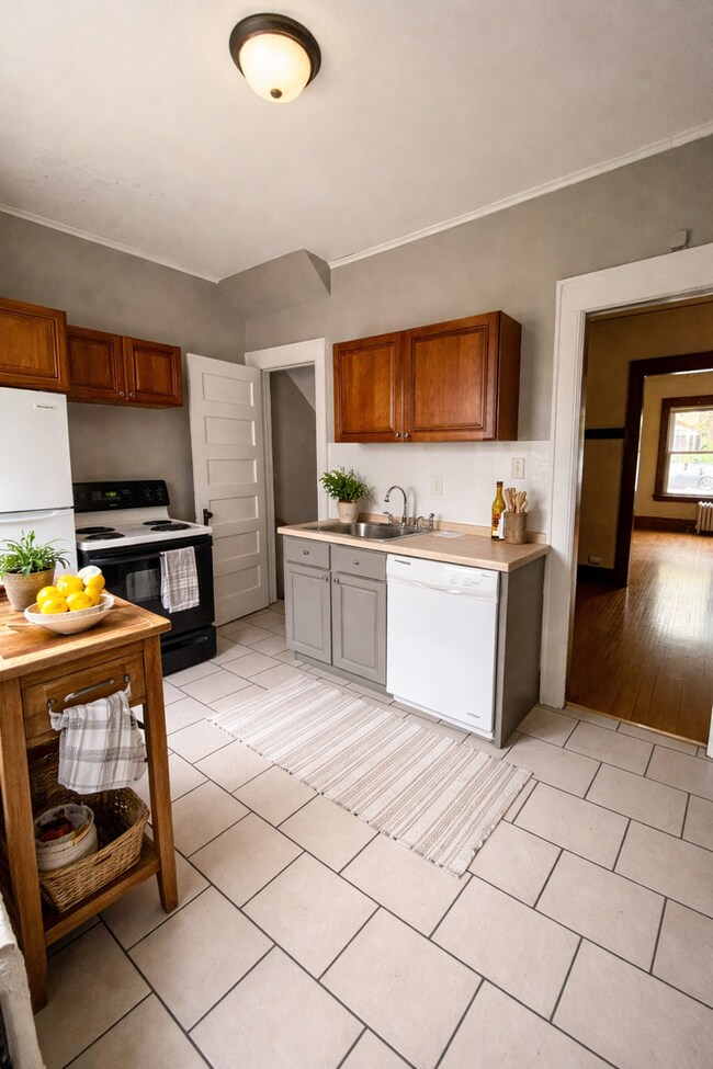 Photo - AVAILABLE JUNE - 4 Bed 1 Bath Townhome