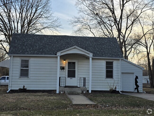 Building Photo - 678 E Grove St Rental