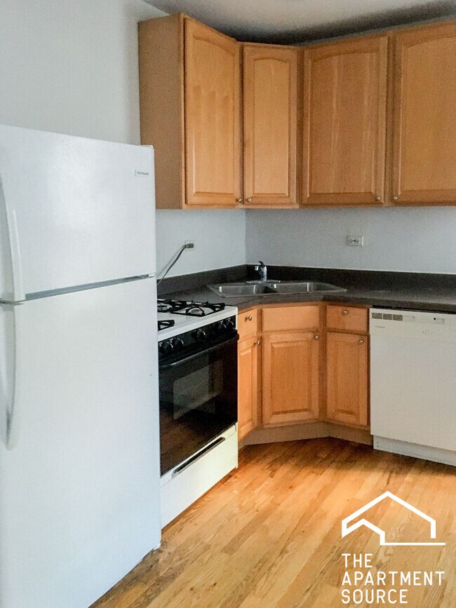 Building Photo - 2315 N Southport Ave