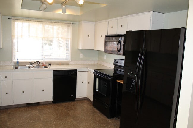 Photo - 4615 Maplewood Ct