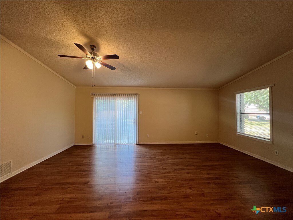 Photo - 1524 Shannon Cir