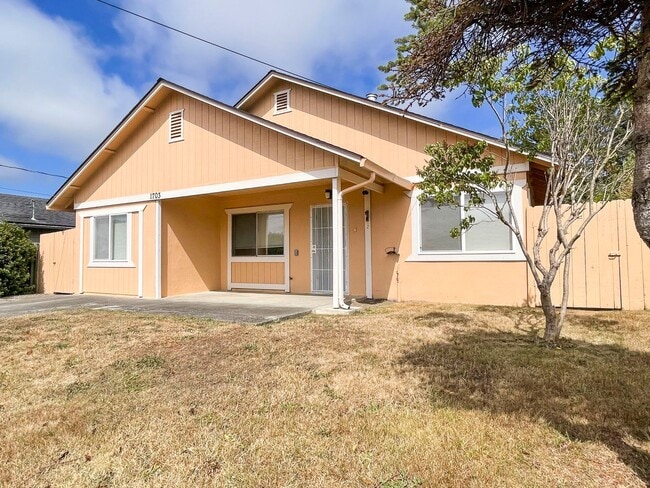 Beautiful and Spacious Pet-Friendly Home! - Beautiful and Spacious Pet-Friendly Home!