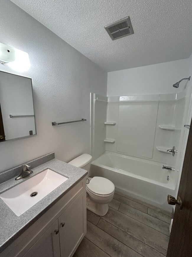 Photo - 907 Thomas Ave