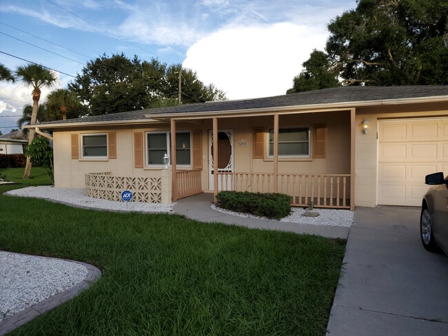 Building Photo - 491 S Venice Blvd Rental
