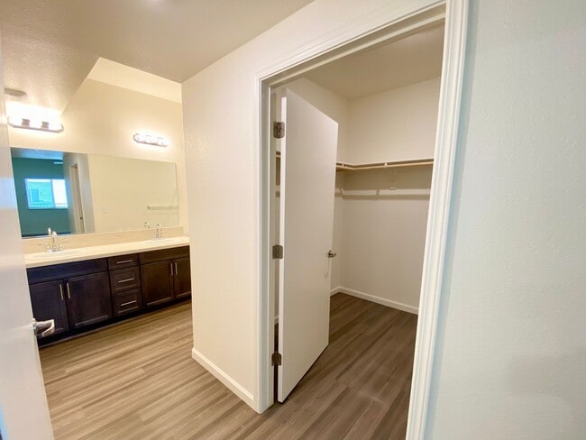 - Vestidor - Del Rio Apartments