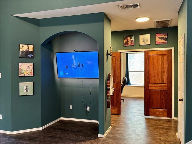 Photo - 2308 Sweet Clover Dr