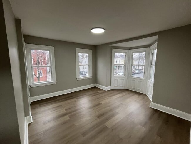 Building Photo - 631 Division St