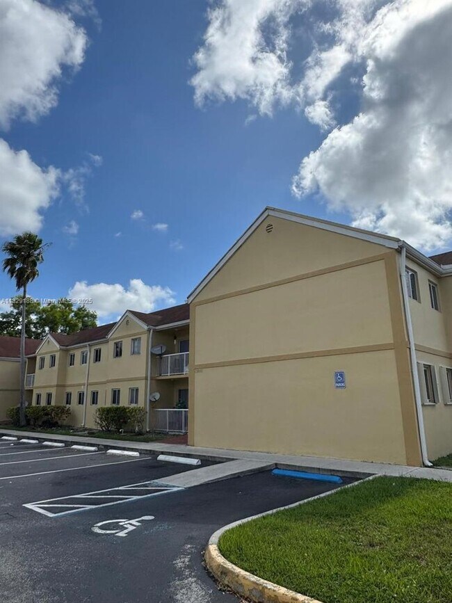 Building Photo - 13810 SW 112th St Unit 208-208 Rental
