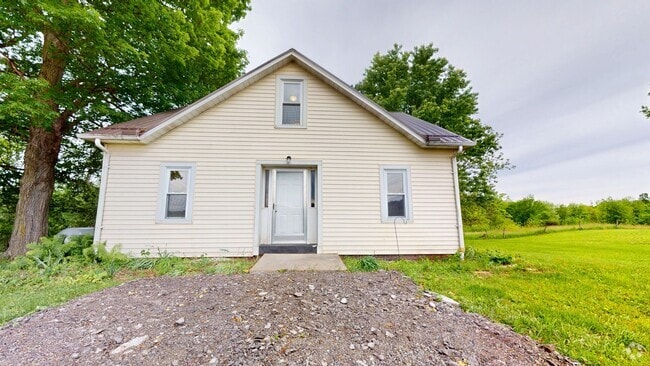 Building Photo - Crestview schools with land and barn! Rental
