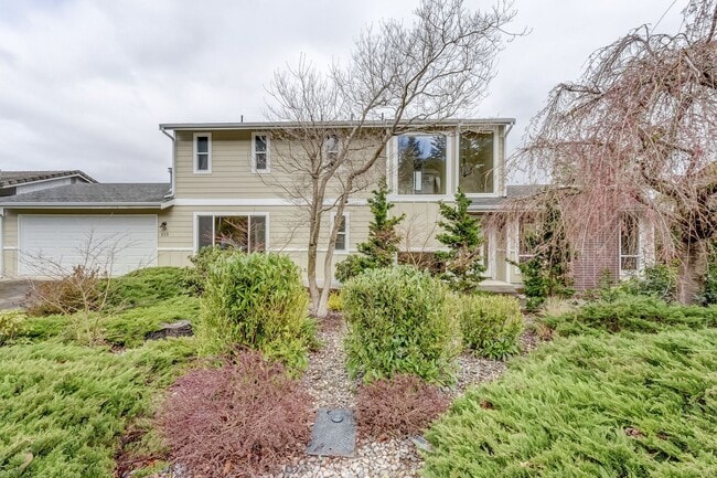 Building Photo - Large 4 Bedroom Edgemoor Home w/ Mother-in-law Suite