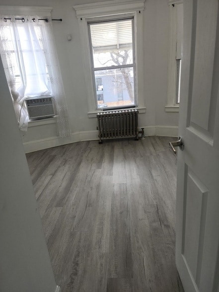 Photo - 703 Schuyler Ave