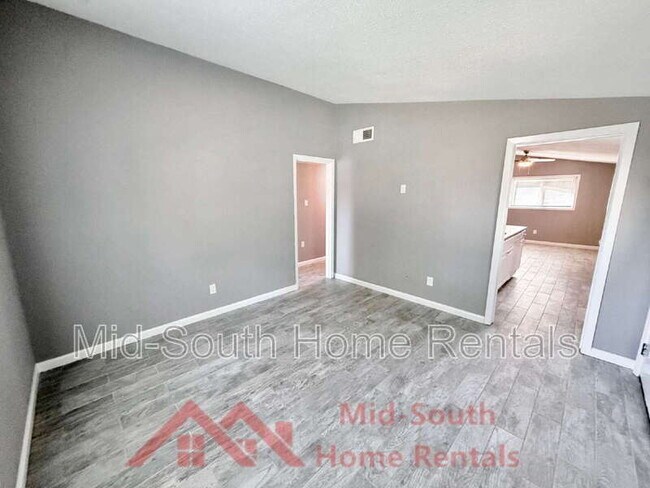 1775 Colonial Hills Dr