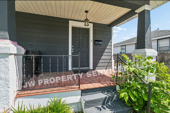 Photo - 1611 Hesiod St