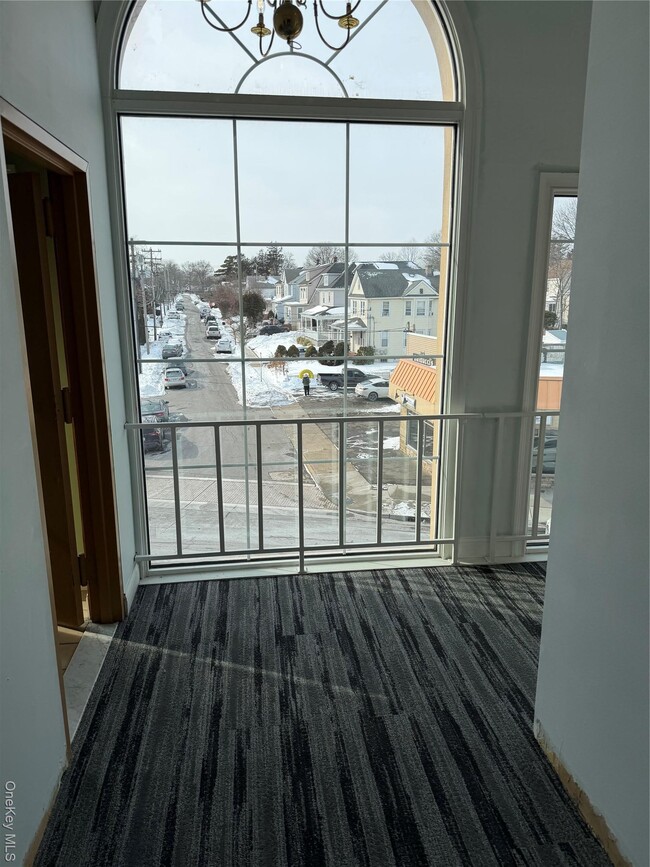 Building Photo - 320 Post Ave Unit 2C