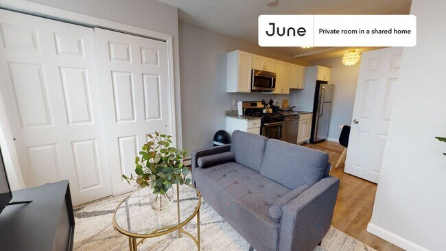 Room in Shared 3 bed/1 bath home in North End