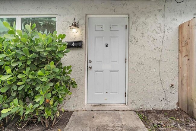 Photo - 1320 Wellington St Unit B