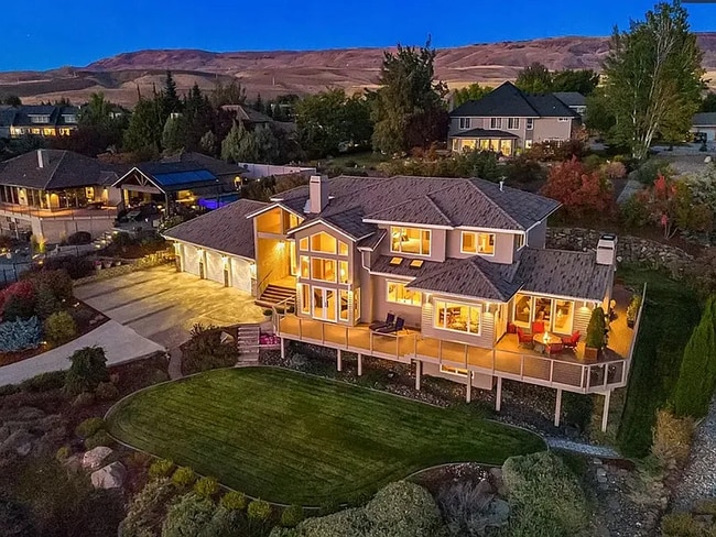 Building Photo - 2467 Twin Peaks Vw