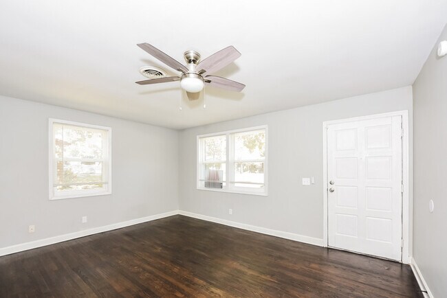 Photo - 434 Mockernut Ln