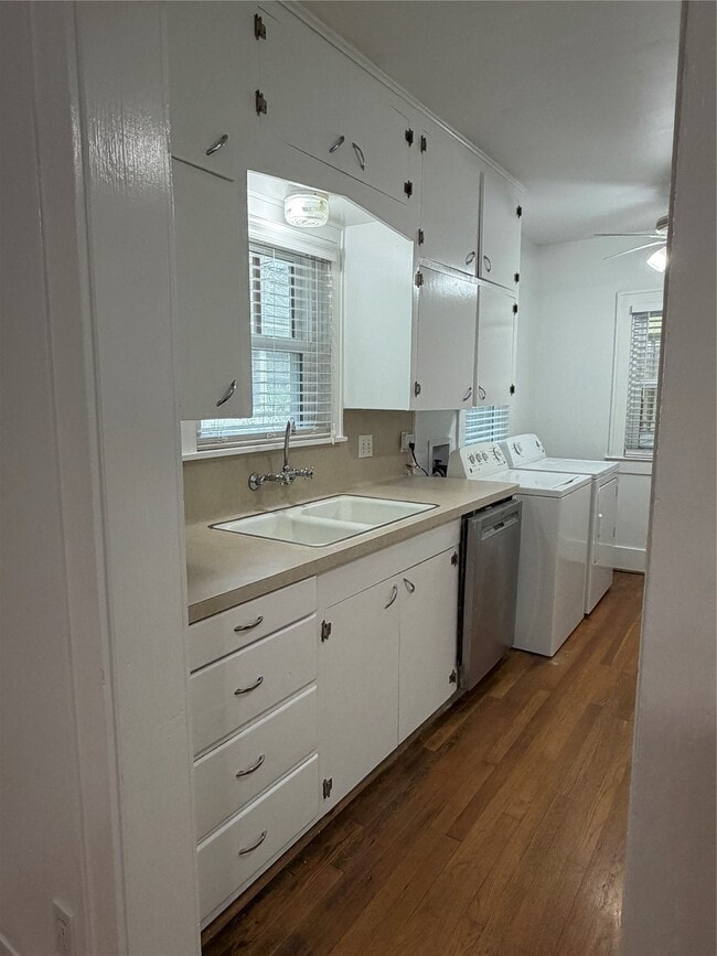 Photo - 1719 Dunlavy St