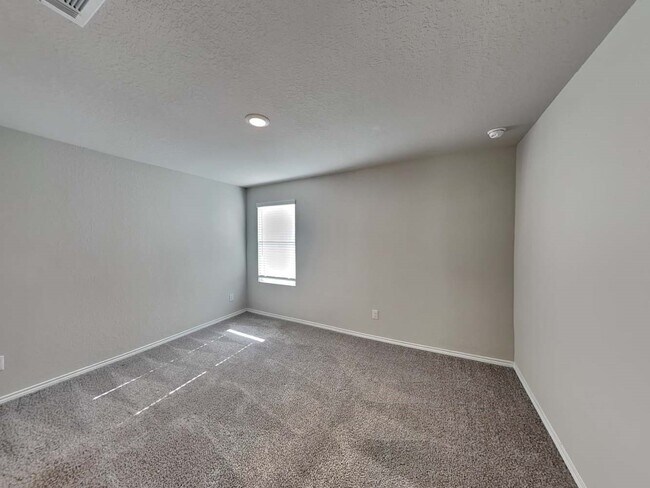 Photo - 144 Hollywood Dr