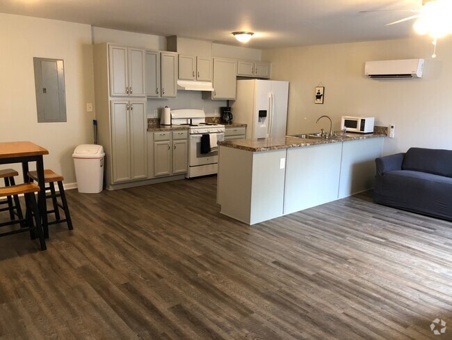 Building Photo - Willow Oak Unit B Rental