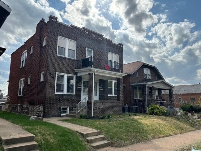 Building Photo - 4610 Wilcox Ave Unit 2