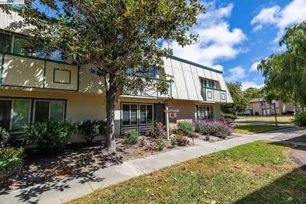 Building Photo - 27530 Stromberg Ct Rental