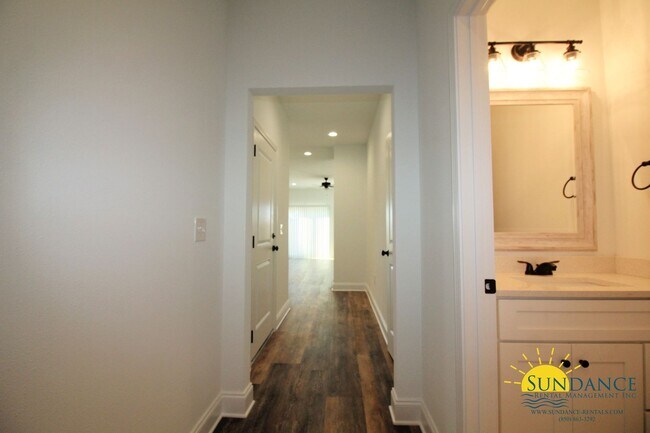 Photo - Gorgeous Townhome, near Ferry Park in Fort...