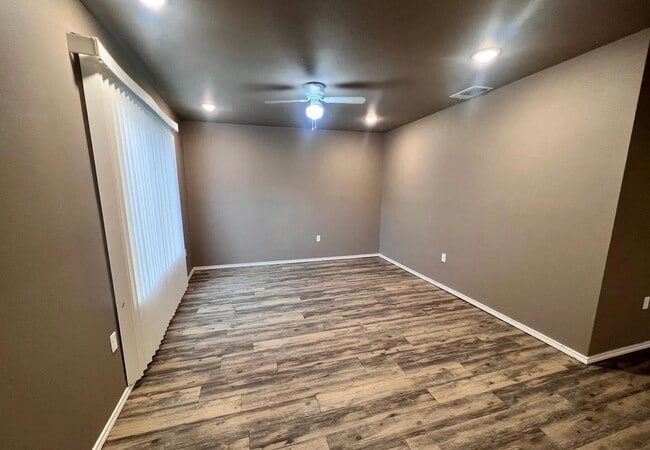 Photo - 1516 E 8th St