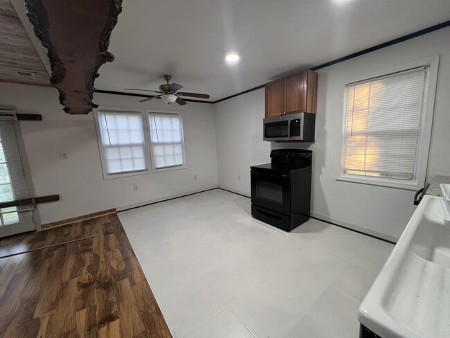 Photo - 2040 Cambridge Ave