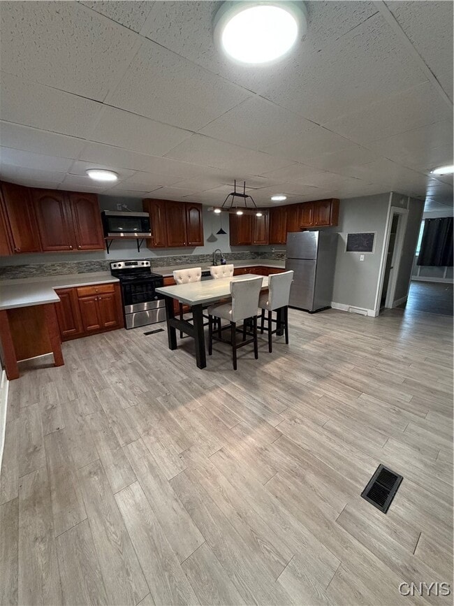 Photo - 432 W Mullin St