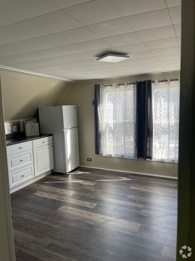 Building Photo - 14 Dinsmore St Unit 4 Rental