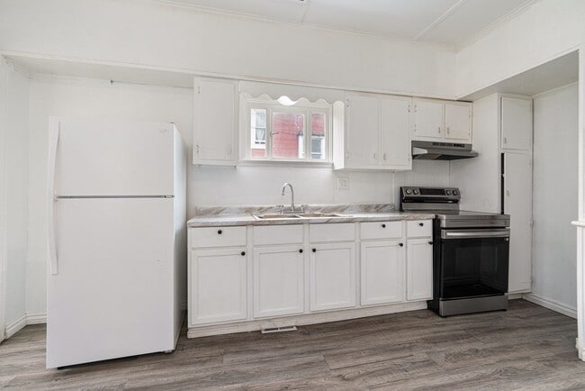 Building Photo - Unbeatable 4 Bedroom home in Greensburg available now!