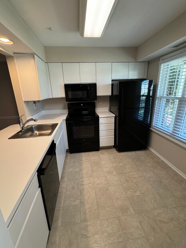 Kitchen with new appliances and freshly painted cabinets - 2103 Society Pl Unit B1