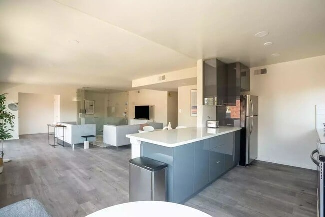 Photo - 570 Boden Way