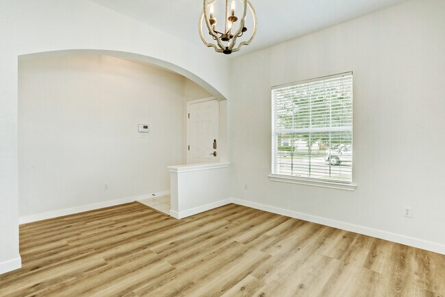 Flex room - 128 Almquist St House