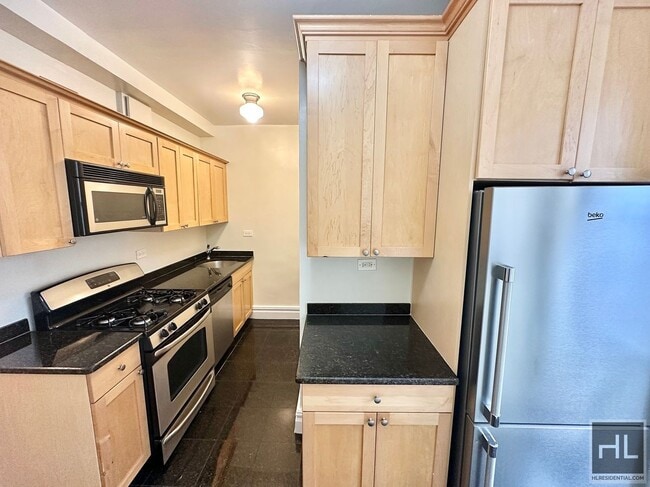 Building Photo - SECOND AVENUE Unit 3F Rental