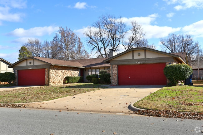 Trafalgar Square Duplexes - Trafalgar Square Duplexes