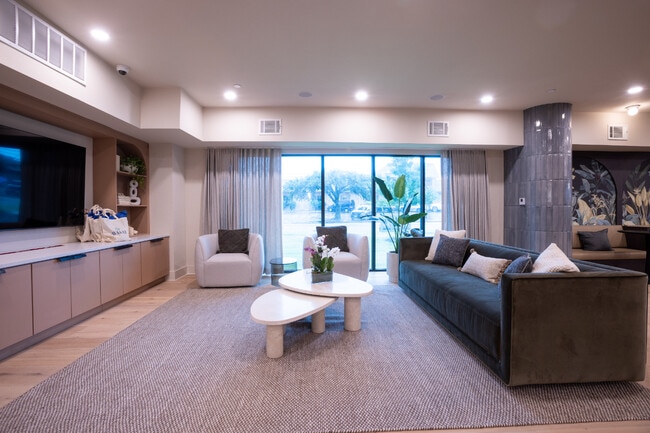 Lounge - Avanti Viking Hills