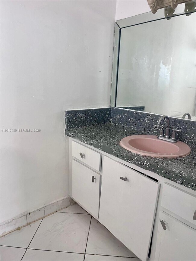 Photo - 1540 NE 191st St Unit 321