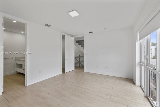Photo - 434 SW 10th St Unit a