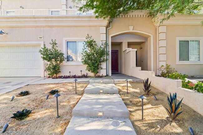 Photo - SW!!!  Pool!!! With jets!! Low Maintenance...