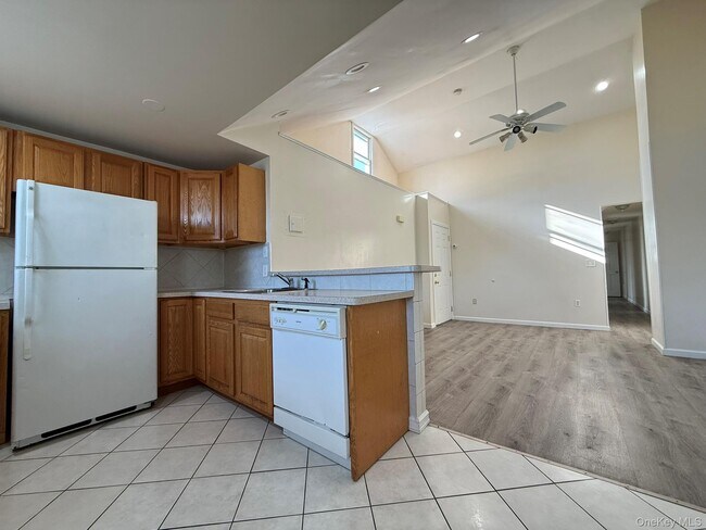 51 Schneider Ave Unit 2A