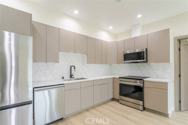 Photo - 11112 Emelita St
