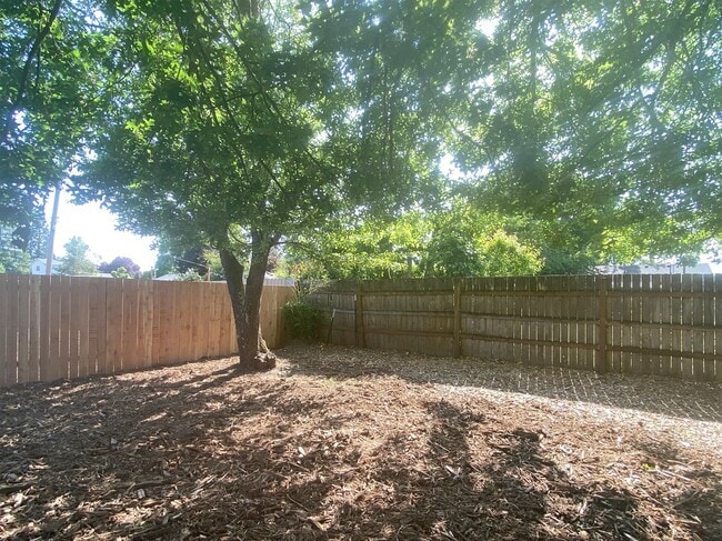 Photo - Remodeled 4-Plex Apartment - Attached Gara... Unidad 2104